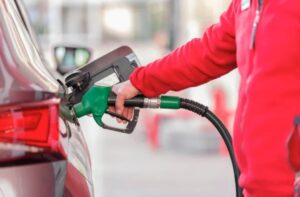 Oposición y transportistas exigen transparencia ante el aumento de combustibles