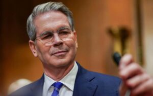 EE.UU. autoriza compra temporal de petróleo ruso para frenar aumento en precios