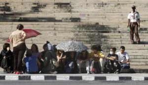 Sentada en la Universidad de La Habana protesta por la falta de corriente y comunicación