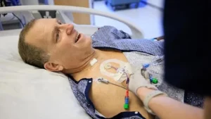 Sobrevive gracias a un riñón de cerdo: el histórico trasplante que lo mantuvo vivo 271 días