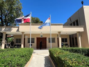 Imponen medida de coerción a adolescente de 17 años por presunto abuso a niña de 12 en liceo de Barahona