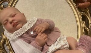 Crece tendencia de los bebés reborn y genera debate en redes sociales