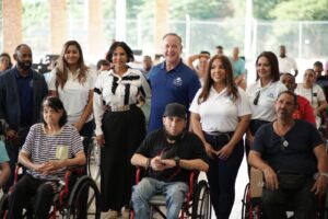 Fusan se une a Wheel Chair Foundation y la Fundación Cruz Jiminián para beneficiar a decenas con sillas de ruedas