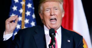 Donald Trump reprocha a Keir Starmer haber tardado en autorizar el uso de una base británica contra Irán