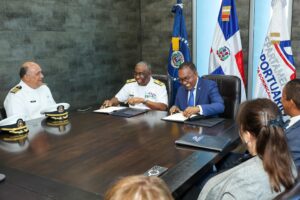 Departamento Aeroportuario y Armada acuerdan apoyo en situaciones de riesgo