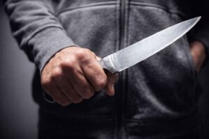 Pelea por celos deja dos hombres heridos con arma blanca en Monte Plata