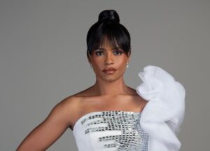 Millizen Uribe deslumbra con "Rascacielos de Cristal" de Luis Domínguez