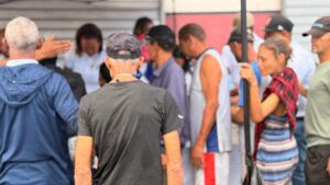 Hogar Crea rescata 19 personas en condición de calle en Santiago