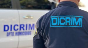 Dos muertos y un herido en presunta disputa por drogas en Santiago