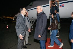 Abinader llega a París para Foro Anticorrupción