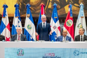 Ricardo de los Santos llama a unir esfuerzos frente a IA, corrupción y crimen organizado