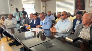 Sindicatos de transporte congelan tarifas de pasajes pese a crisis en Medio Oriente