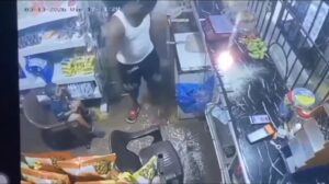 Padrastro amenaza a niño con un cuchillo en Valiente Boca Chica