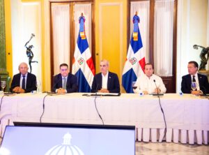 Abinader se reúne con sectores empresariales para contener alza de precios por crisis internacional