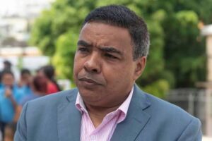 Transportista advierte que energías renovables y vehículos eléctricos son clave ante crisis global