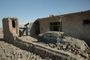 Afganistán bombardea bases militares en Pakistán en un nuevo cruce de ataques fronterizos