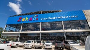 Cierre de Plaza Zehao en Las Terrenas por riesgos y falta de permisos