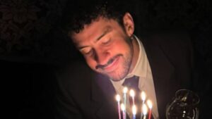 Bad Bunny celebra su cumpleaños 32 con reaparición en redes sociales