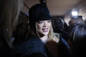 Mujer dispara contra la casa de Rihanna en Los Ángeles mientras la cantante estaba dentro