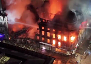 Incendio provoca derrumbe parcial y cierre de la estación Glasgow Central