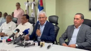 Fenatrado anuncia que absorberá alza de combustibles y retrasa incremento en transporte