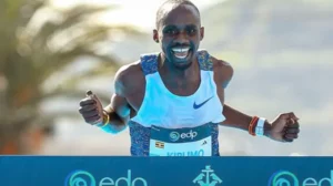 Ugandés Jacob Kiplimo rompe récord mundial del medio maratón en Lisboa