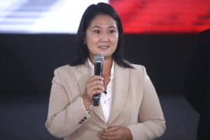 Fujimori lidera sondeo electoral en Perú tras debates presidenciales