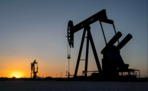 El petróleo de Texas sube un 8,42 % tras los ataques a Irán