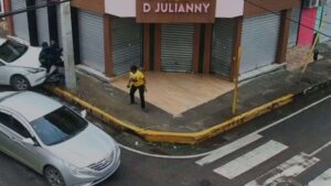 Identifican a dos presuntos asaltantes atropellados por conductor en Santiago