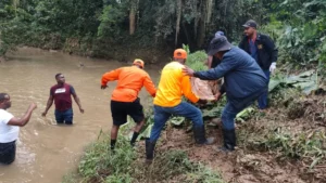 Hallan sin vida a hombre que fue arrastrado por el río Savita en Monte Plata