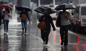 Persisten las lluvias este martes y se mantienen alertas meteorológicas en varias provincias