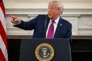 Trump lanza advertencia militar: destruirán barcos que siembren minas en Ormuz