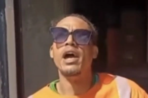 Chofer muere tras ser interceptado y apuñalado por motoristas en Santiago