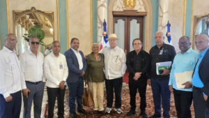 Abinader promete responder demandas de agrónomos en tres semanas