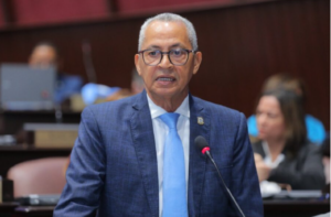 Diputado propone eliminar exoneraciones de vehículos a legisladores