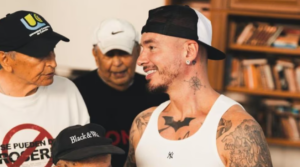 J Balvin sorprende en ancianato y pone a bailar a adultos mayores en Bucaramanga