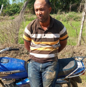 Detienen hombre por presunto robo en banca de lotería en Montecristi