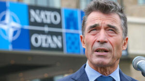 Exlíder de la OTAN señala el punto vulnerable de Europa “mientras el mundo arde”