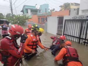 Defensa Civil intensifica labores preventivas y de respuesta ante lluvias por vaguada