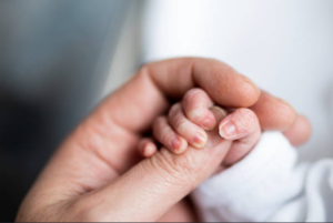 Salud Pública reporta 405 muertes infantiles y 27 maternas en lo que va de año