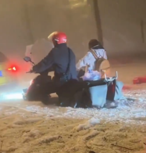 Tormenta histórica cubre de granizo las calles de Guiyang, China