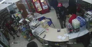 Desaprensivos asaltan colmado en Vista Hermosa, SDE