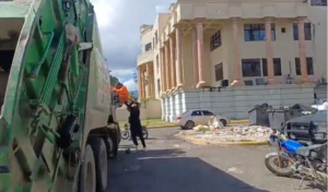 Fallece conductor de basura tras conflicto vial con motoristas