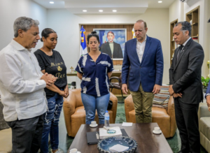 Alcalde de Santiago expresa apoyo a familia de Deivy en reclamo de justicia