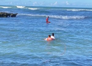 Recuperan cuerpo de hombre que flotaba en el Atlántico en Puerto Plata