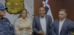 Denuncian vandalismo contra vehículo de comunicador en Cotuí