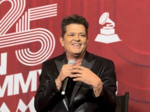 Carlos Vives defiende a inmigrantes en EE.UU. y resalta el orgullo hispano