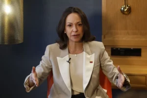 Machado advierte que es «más peligroso» aplazar los comicios en Venezuela que acelerarlos