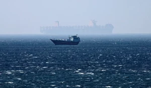 EE.UU. afirma que mantiene control total del estrecho de Ormuz