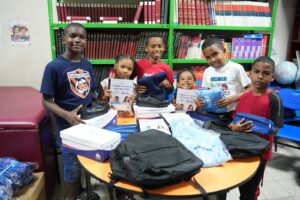 Inabie entrega útiles escolares a estudiantes afectados por lluvias en varias comunidades